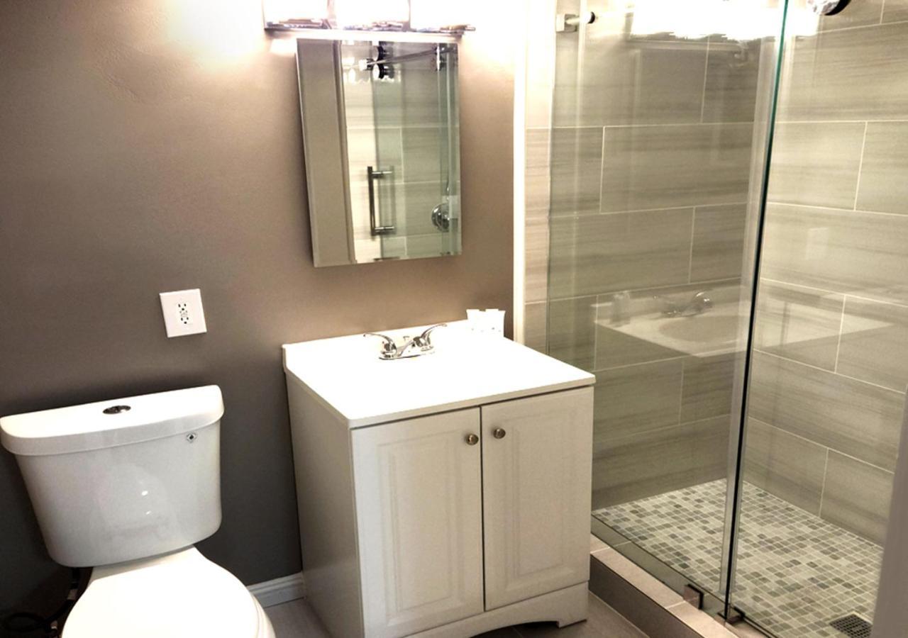 Beautiful Guesthouse, Sleeps 4 - Kitchen, Private Laundry, Ac, Parking, 65' Tv, Close To Stores, Restaurants & Beach Long Beach Bagian luar foto