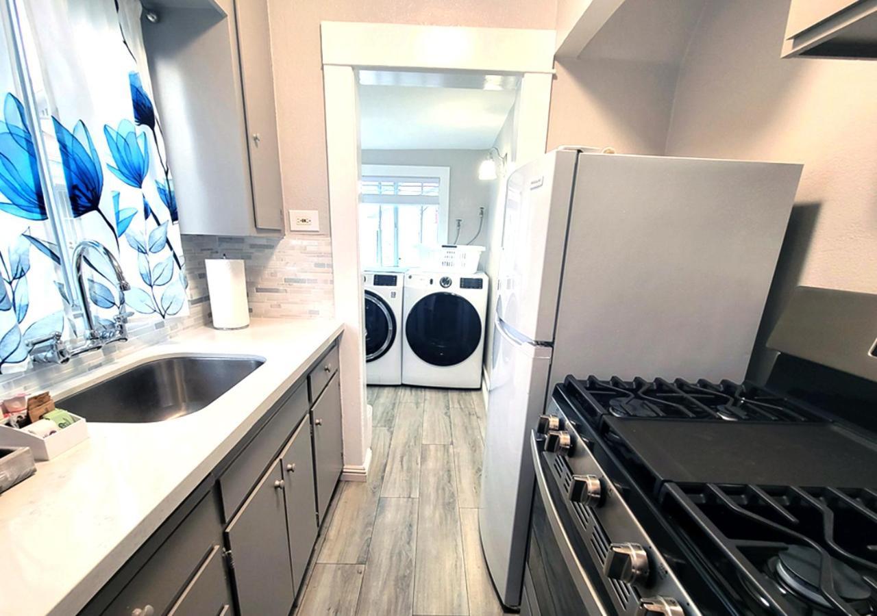 Beautiful Guesthouse, Sleeps 4 - Kitchen, Private Laundry, Ac, Parking, 65' Tv, Close To Stores, Restaurants & Beach Long Beach Bagian luar foto